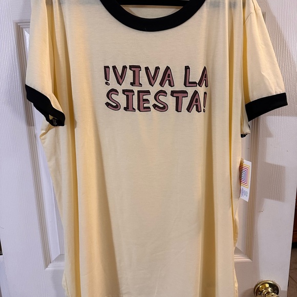 LuLaRoe Liv Graphic Tee - 3X - Picture 1 of 6